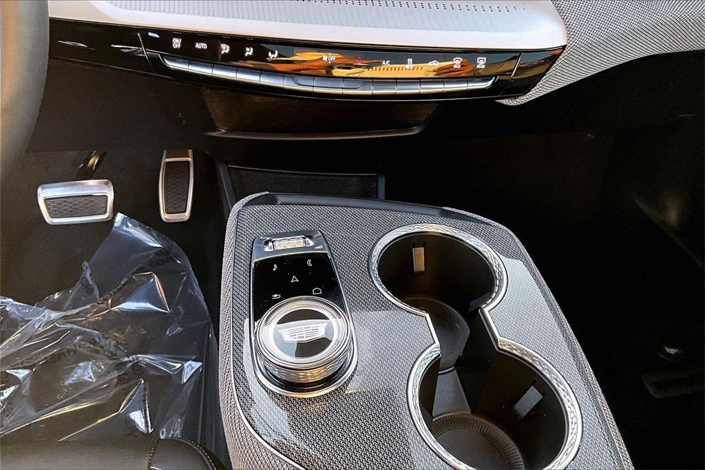 2025 Cadillac OPTIQ Luxury 2