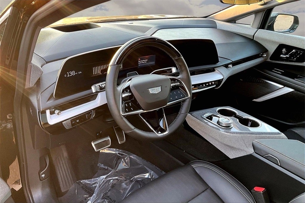 2025 Cadillac OPTIQ Luxury 2