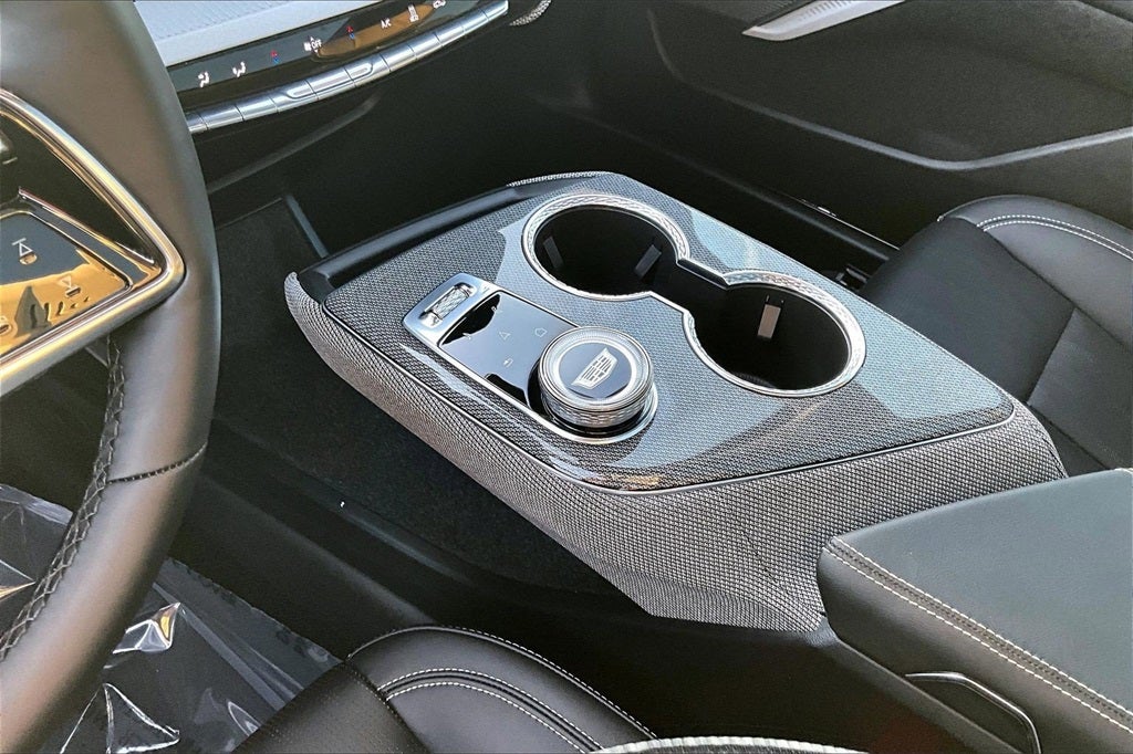 2025 Cadillac OPTIQ Luxury 2