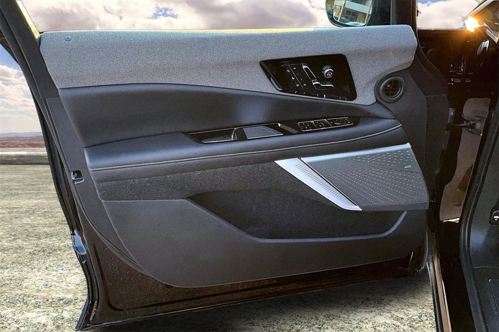 2025 Cadillac OPTIQ Luxury 2