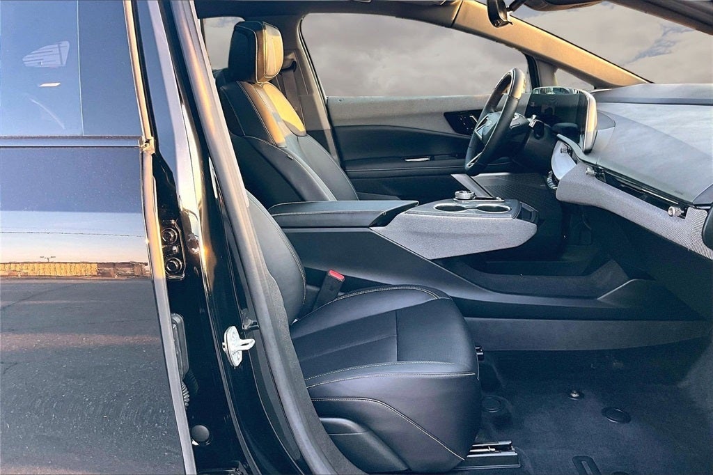 2025 Cadillac OPTIQ Luxury 2