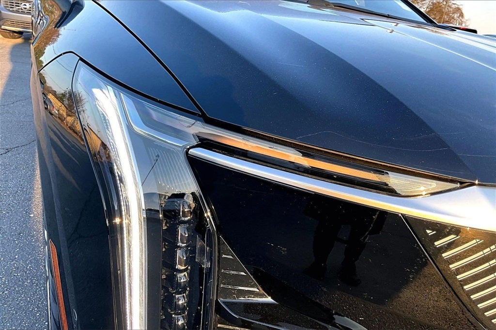 2025 Cadillac OPTIQ Luxury 2