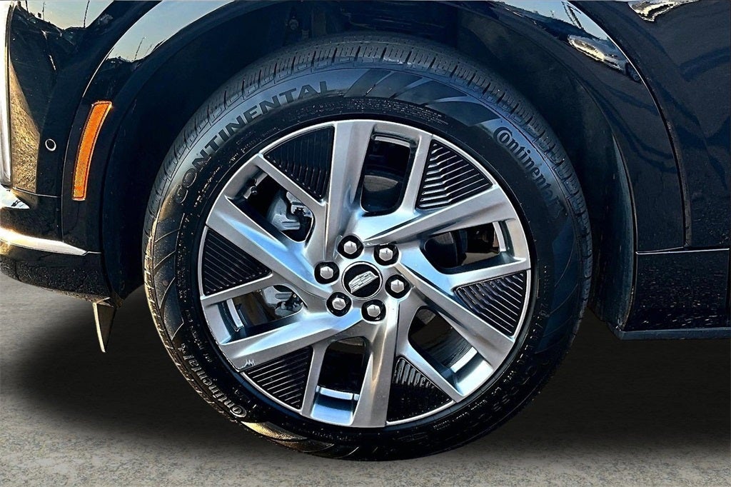 2025 Cadillac OPTIQ Luxury 2