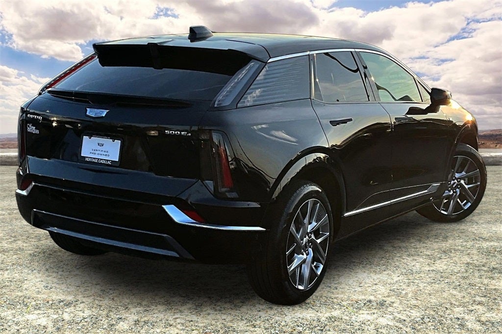 2025 Cadillac OPTIQ Luxury 2
