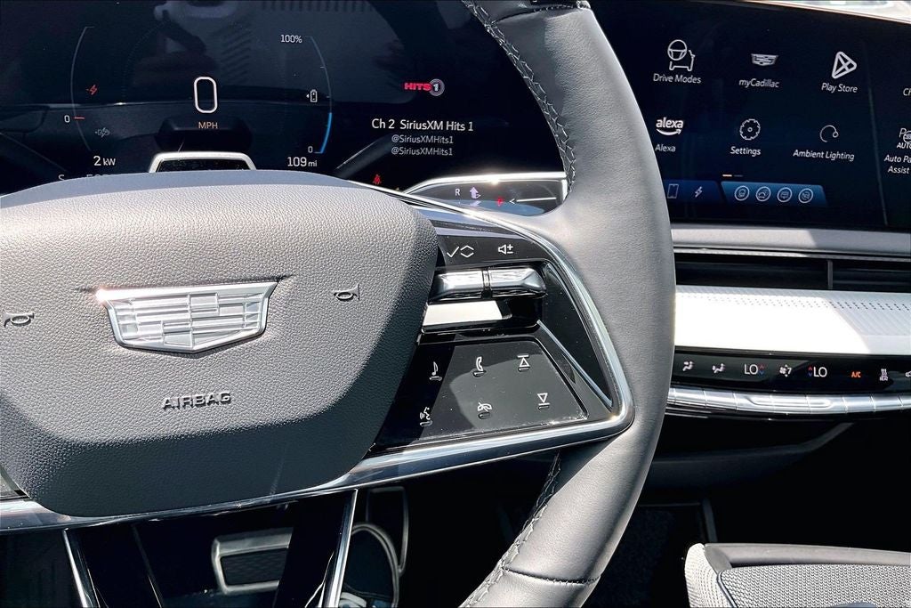2025 Cadillac OPTIQ Luxury 2