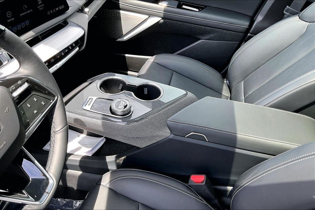 2025 Cadillac OPTIQ Luxury 2