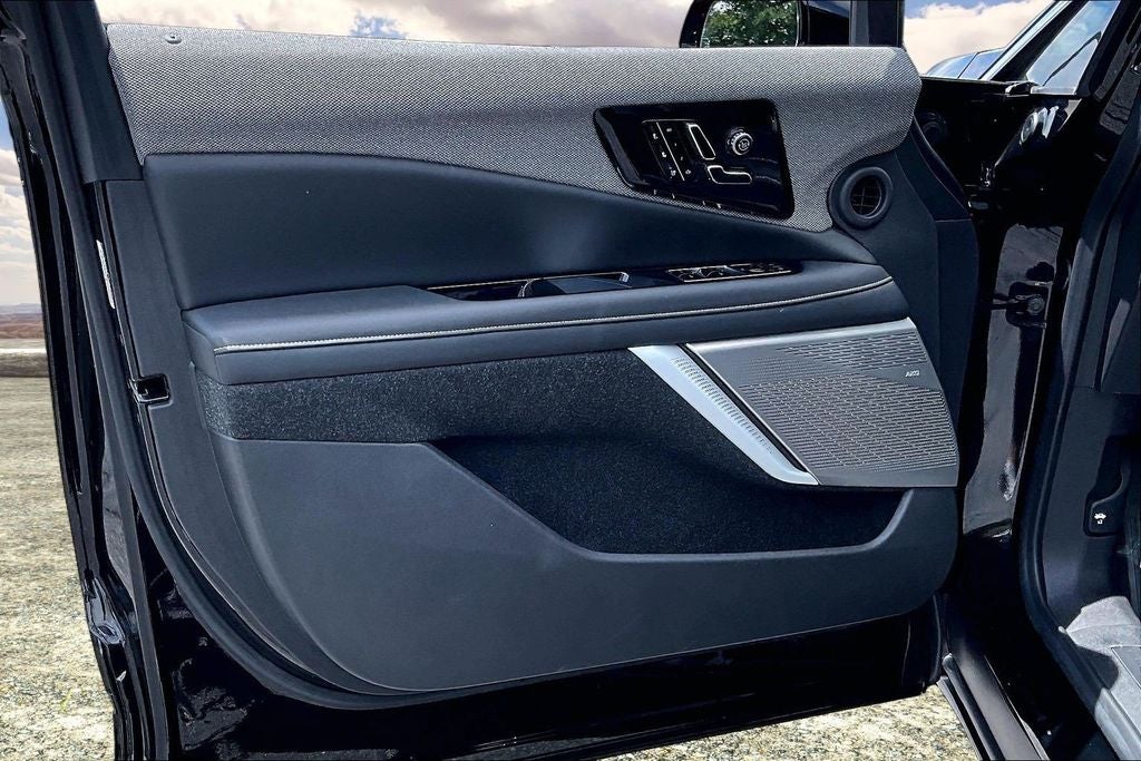2025 Cadillac OPTIQ Luxury 2