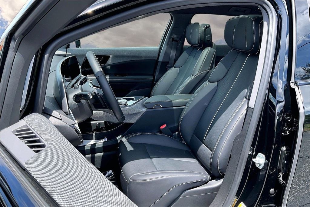2025 Cadillac OPTIQ Luxury 2