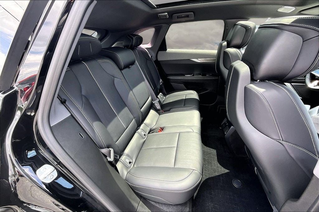 2025 Cadillac OPTIQ Luxury 2