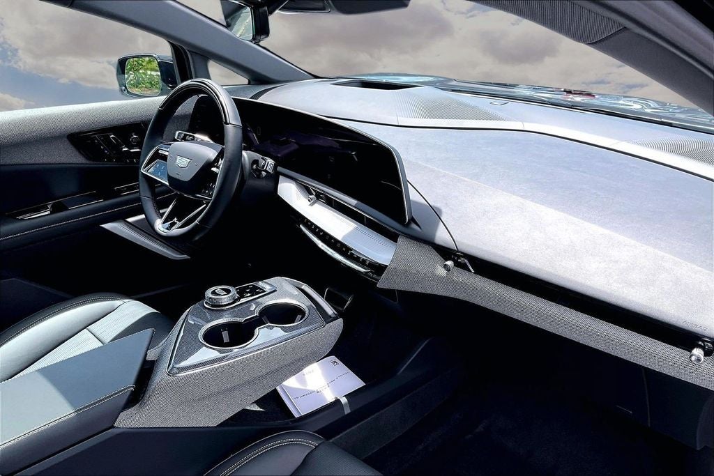 2025 Cadillac OPTIQ Luxury 2