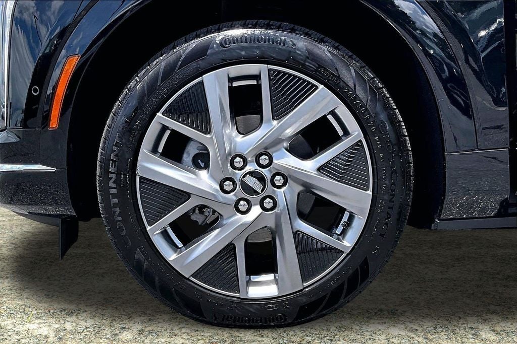 2025 Cadillac OPTIQ Luxury 2