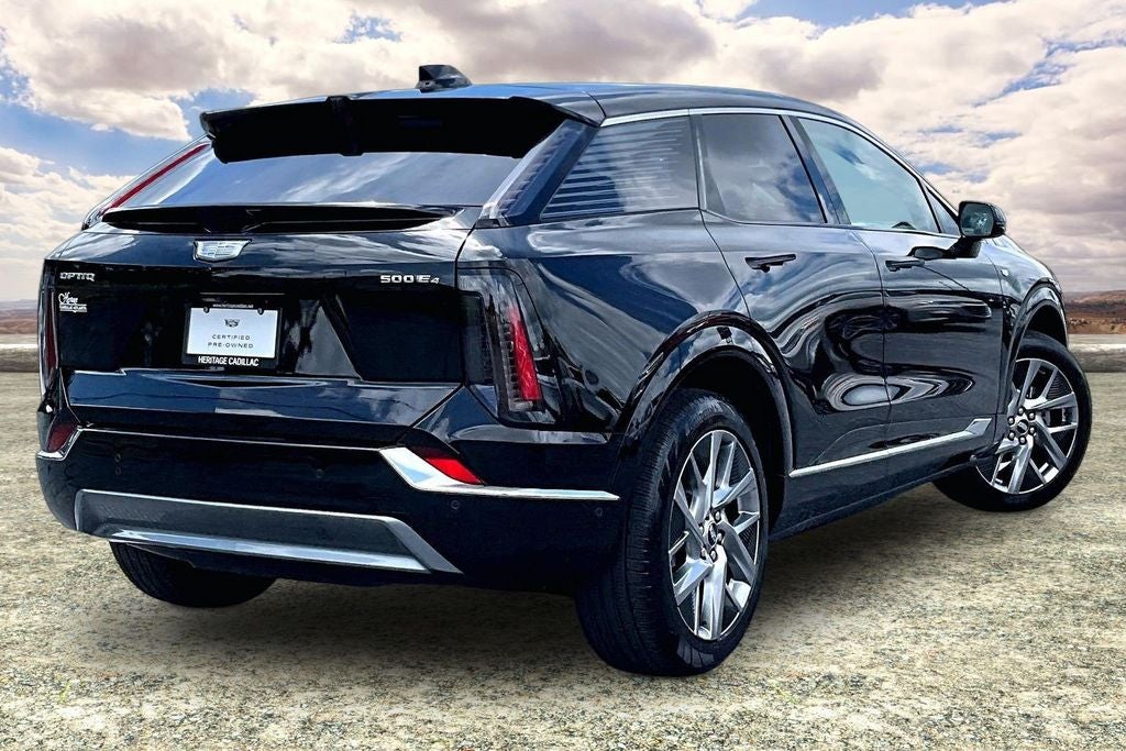 2025 Cadillac OPTIQ Luxury 2