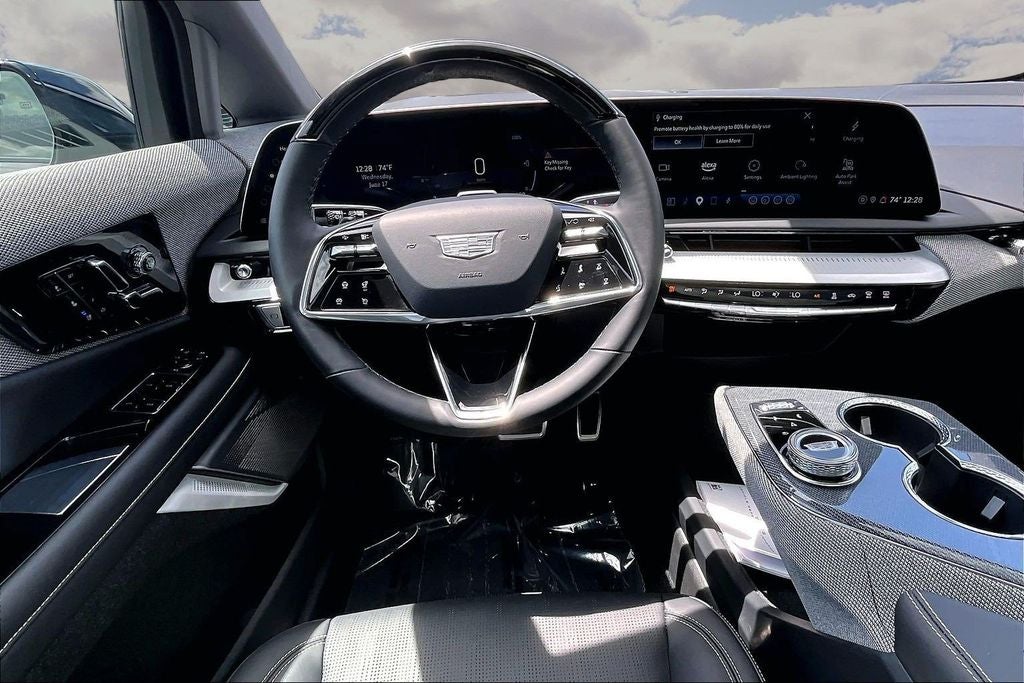 2025 Cadillac OPTIQ Luxury 2