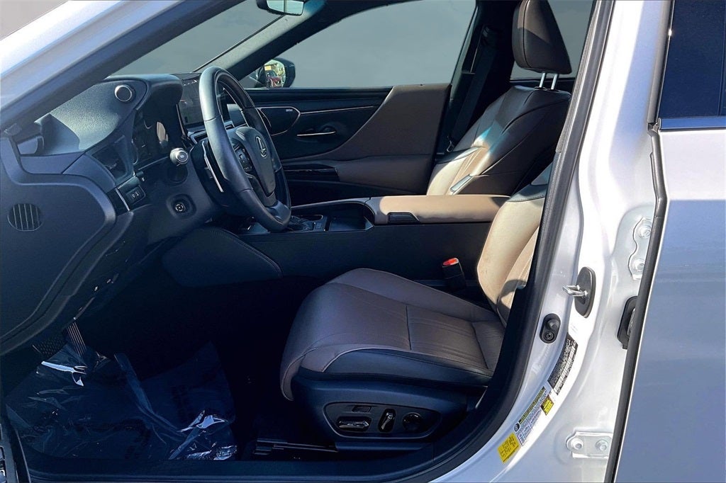 2025 Lexus ES 350 Ultra Luxury