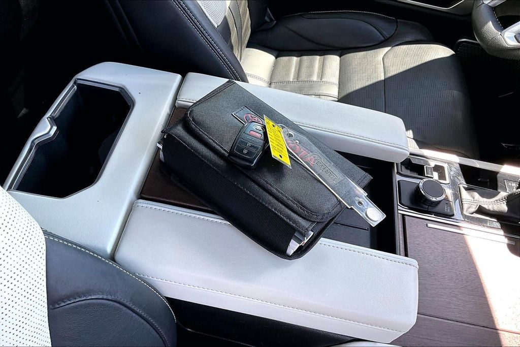 2023 Toyota Tundra Hybrid Capstone