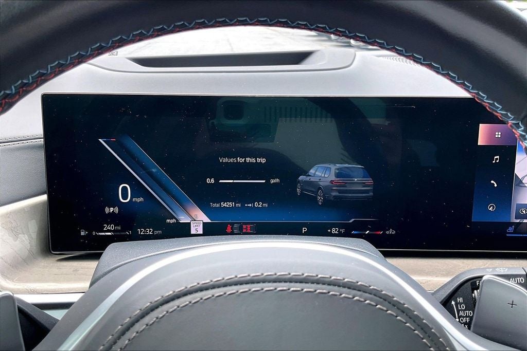 2023 BMW X7 M60i