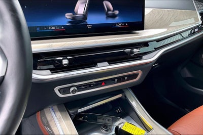 2023 BMW X7 M60i