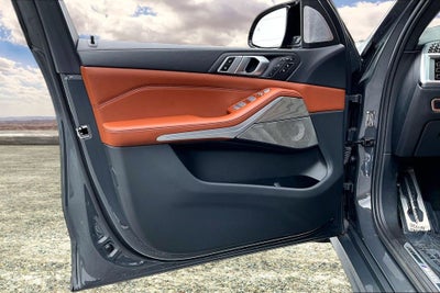 2023 BMW X7 M60i