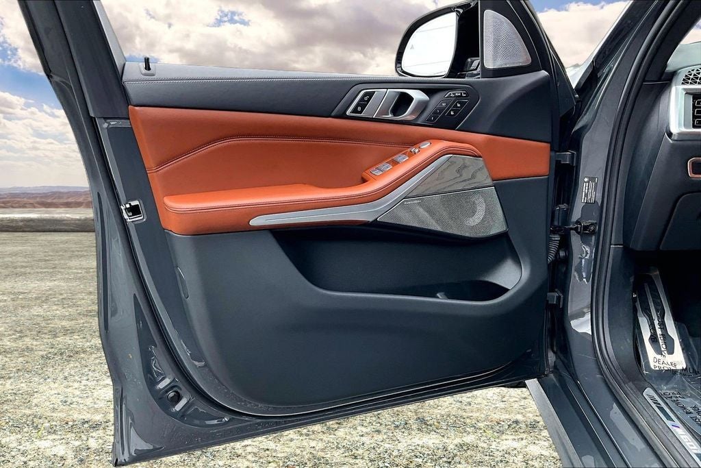 2023 BMW X7 M60i