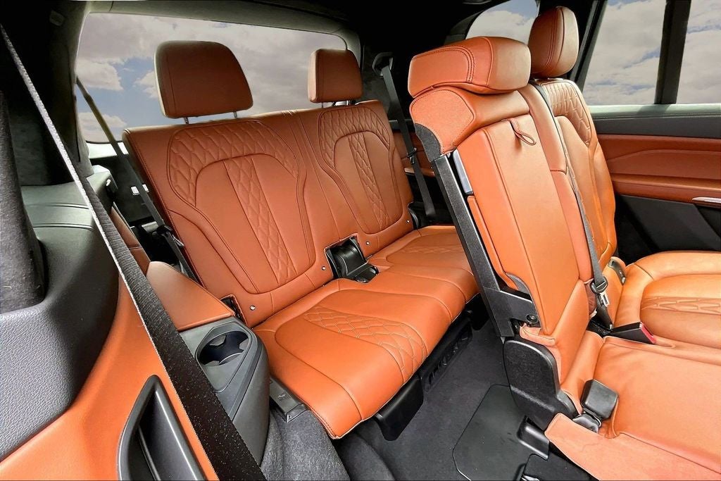 2023 BMW X7 M60i