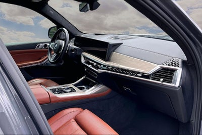2023 BMW X7 M60i