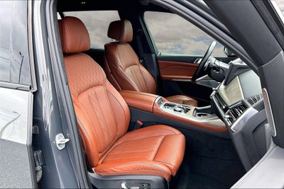 2023 BMW X7 M60i