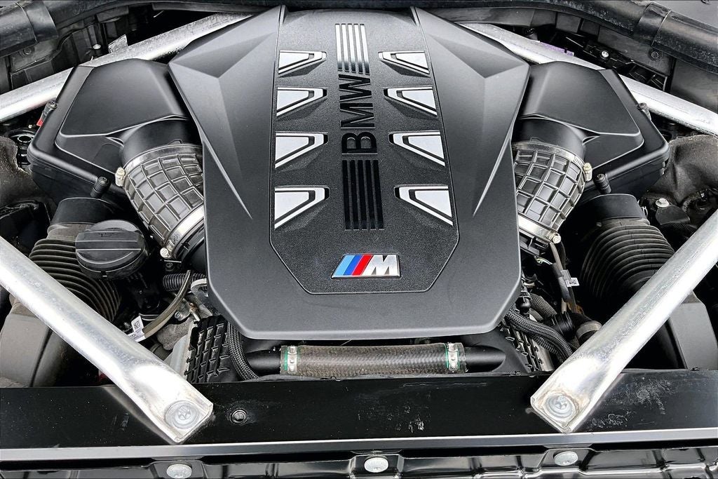 2023 BMW X7 M60i