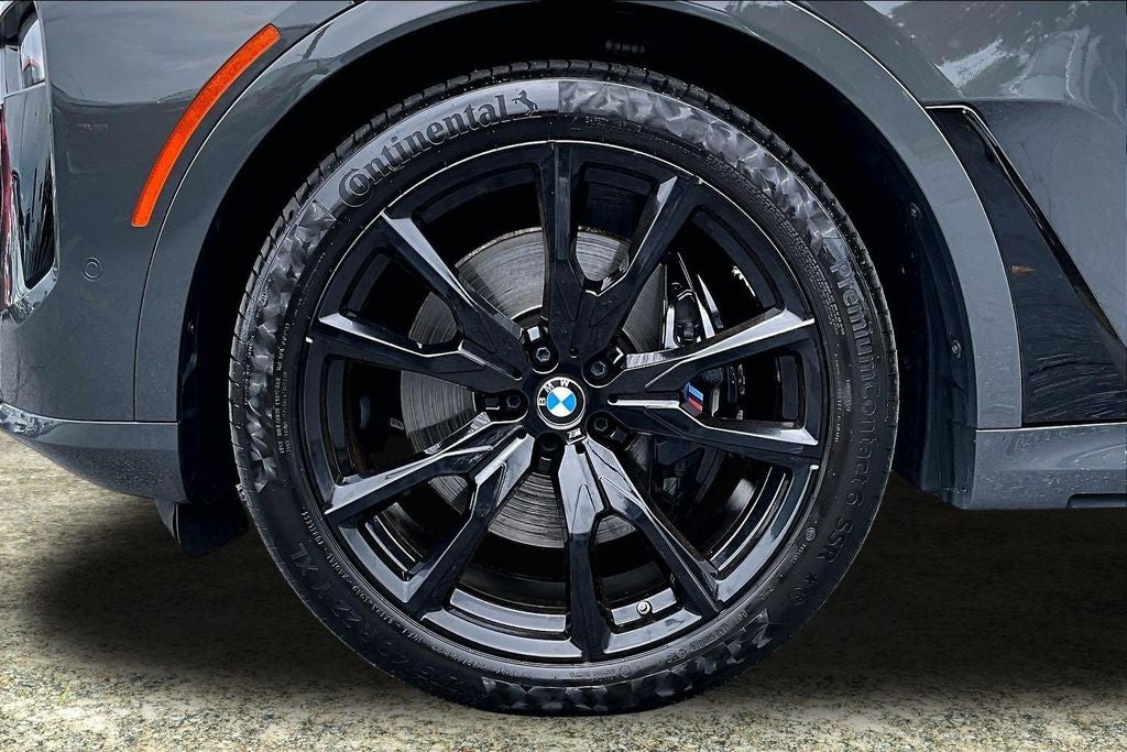 2023 BMW X7 M60i