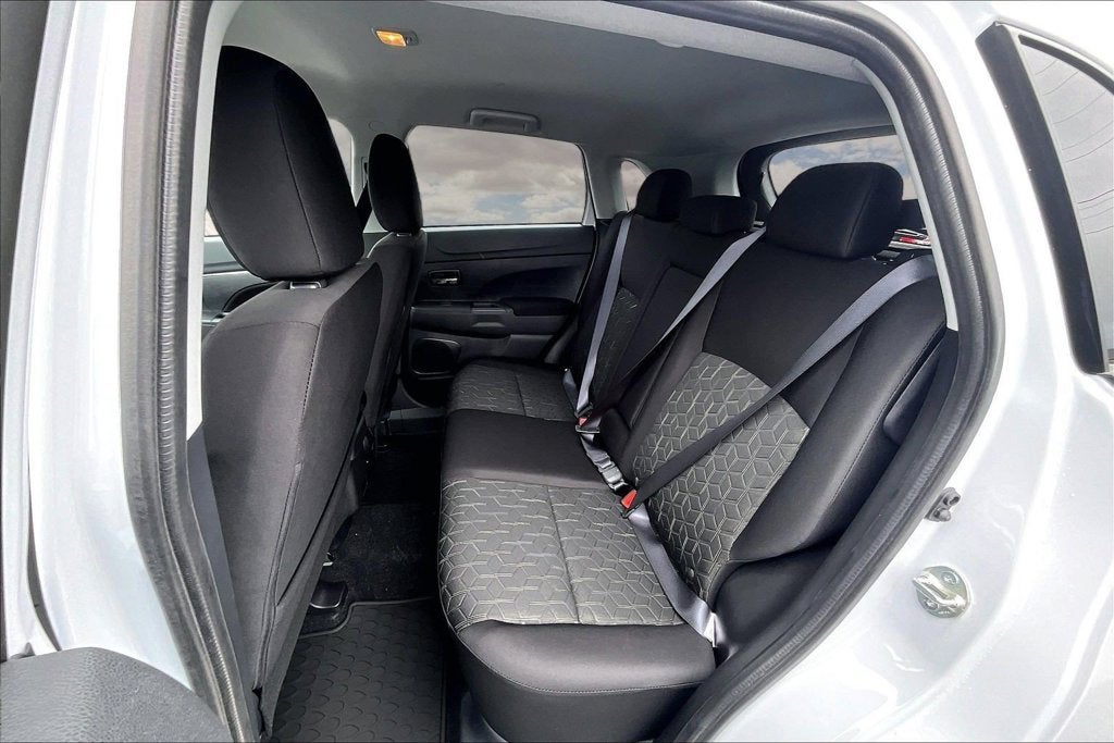 2027 Mitsubishi Outlander Sport Base