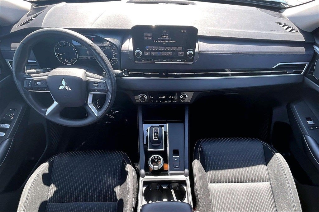 2024 Mitsubishi Outlander ES