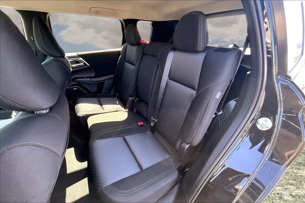 2026 Mitsubishi Outlander ES