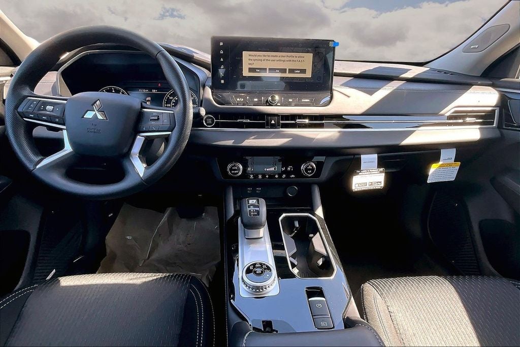 2026 Mitsubishi Outlander ES