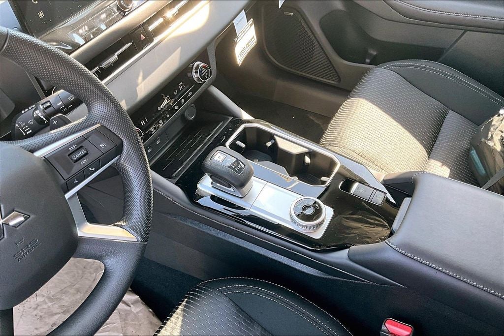 2026 Mitsubishi Outlander ES