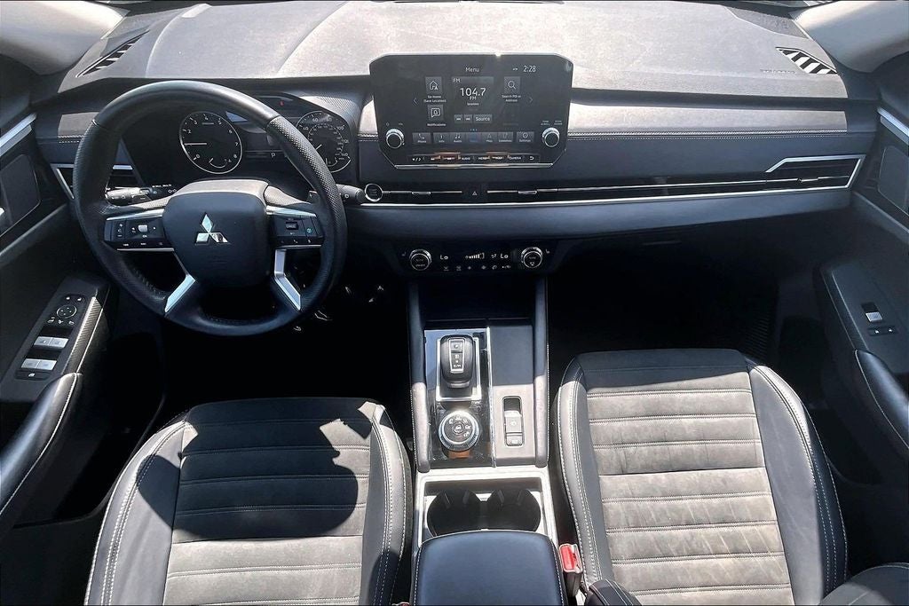 2024 Mitsubishi Outlander SE