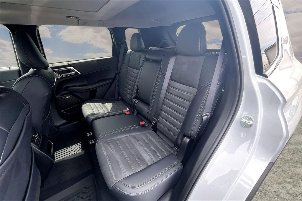 2026 Mitsubishi Outlander SE