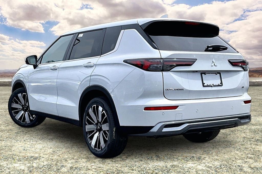 2026 Mitsubishi Outlander SE