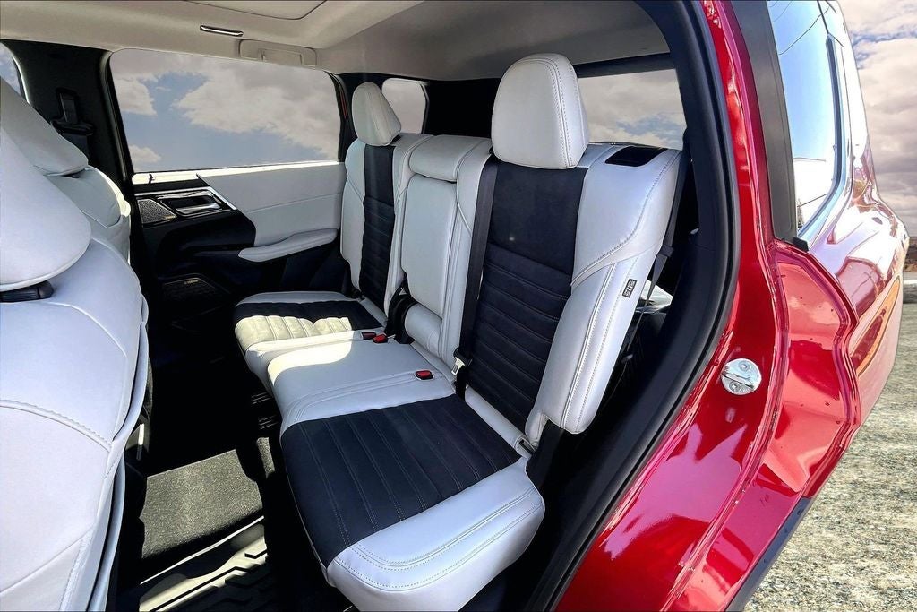 2026 Mitsubishi Outlander SE