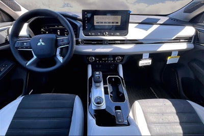 2026 Mitsubishi Outlander SE