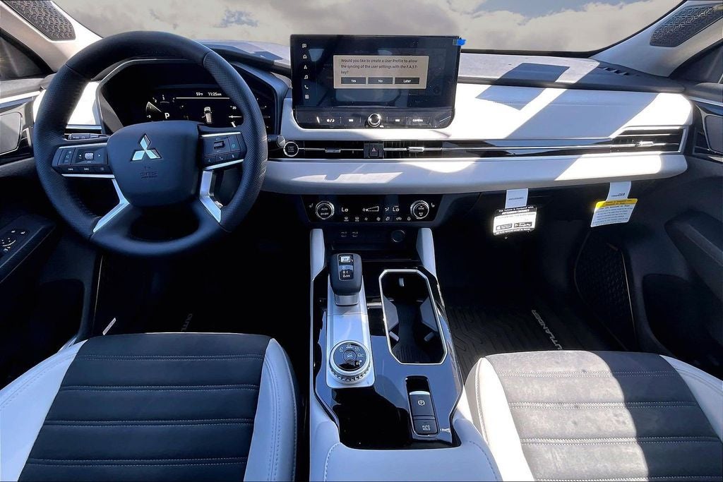 2026 Mitsubishi Outlander SE