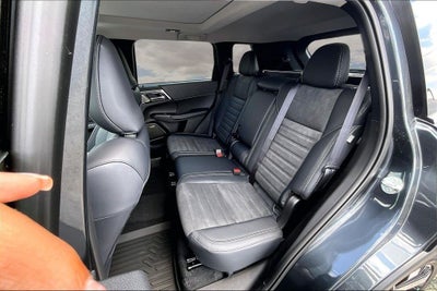 2026 Mitsubishi Outlander SE