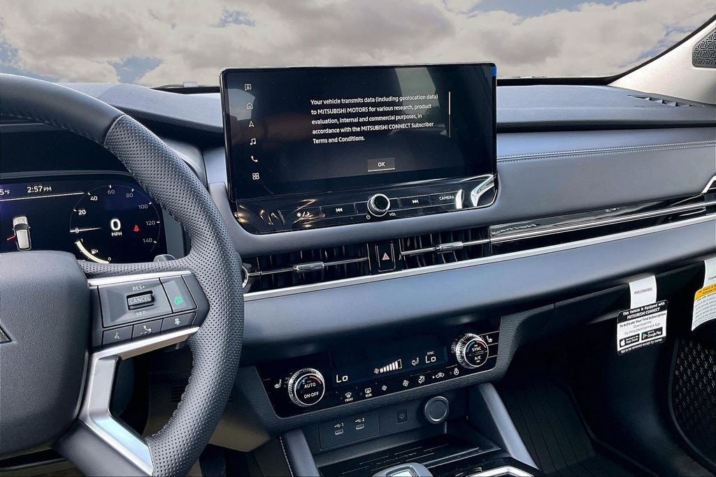 2026 Mitsubishi Outlander SE