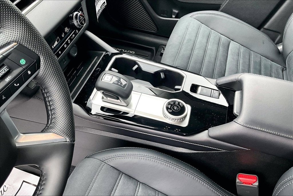 2026 Mitsubishi Outlander SE