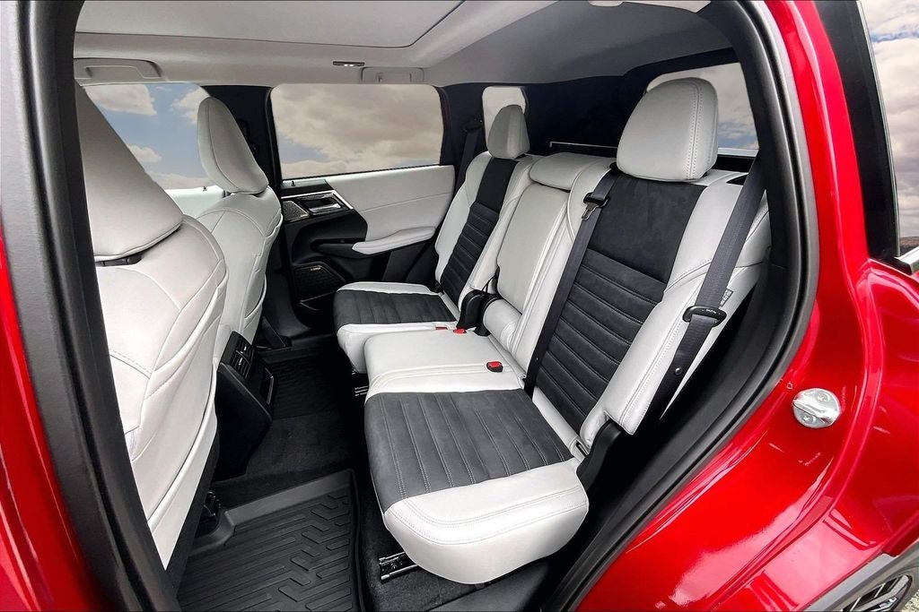 2026 Mitsubishi Outlander SE