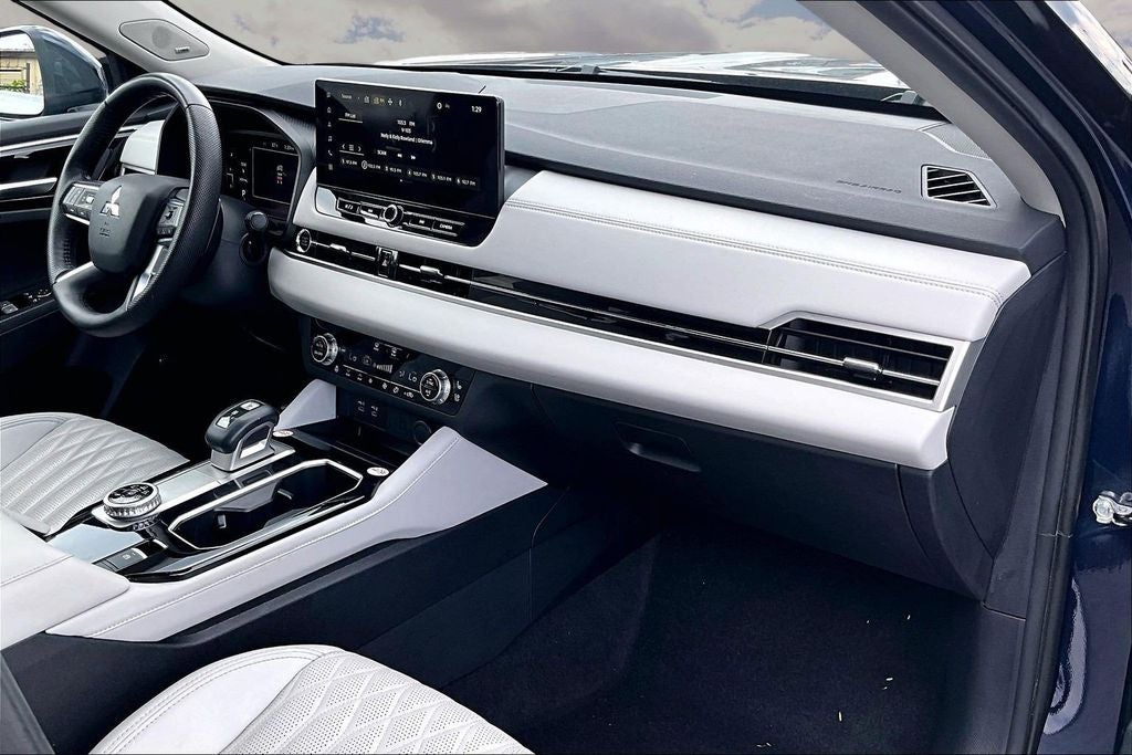 2025 Mitsubishi Outlander SEL