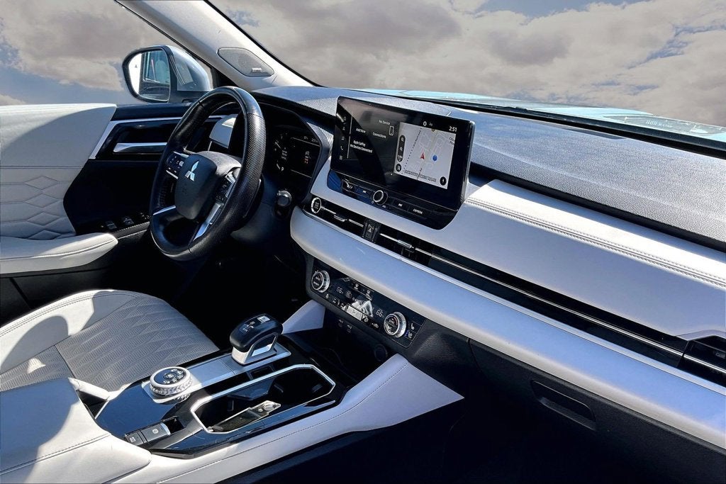 2025 Mitsubishi Outlander SEL
