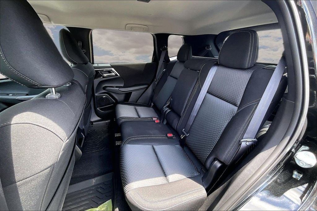 2026 Mitsubishi Outlander ES