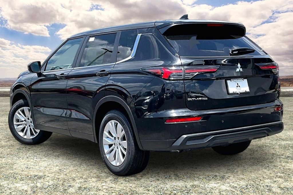 2026 Mitsubishi Outlander ES