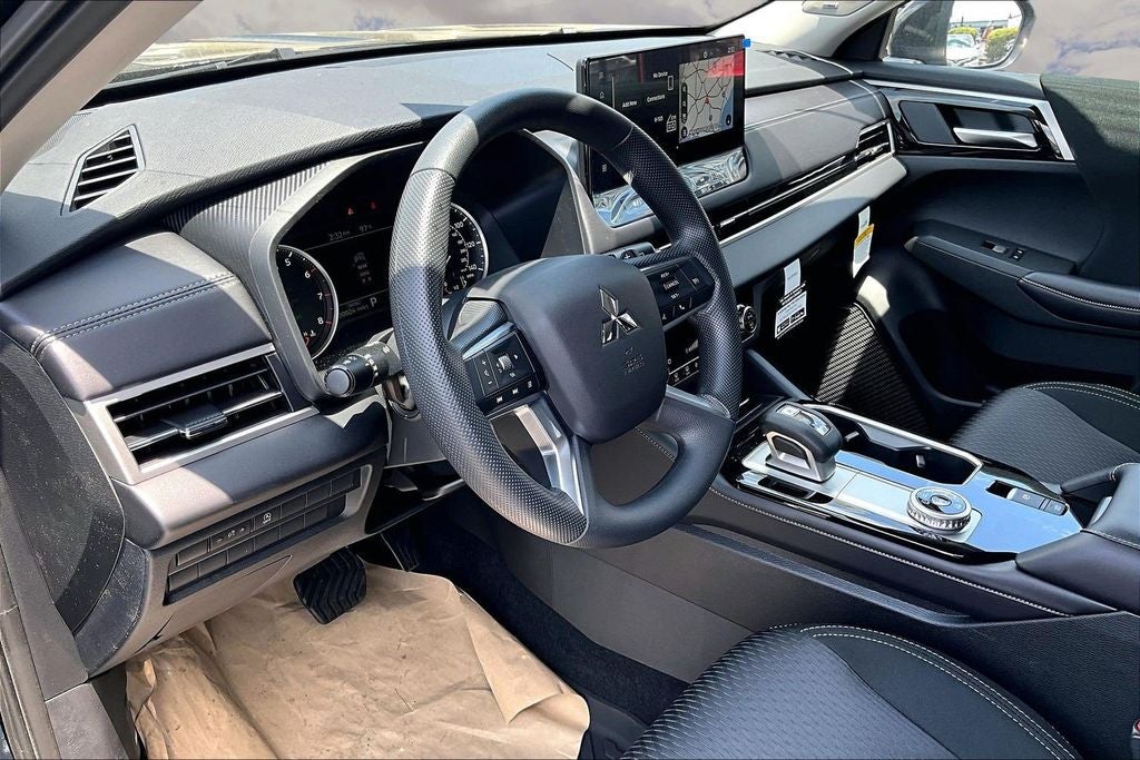 2026 Mitsubishi Outlander ES
