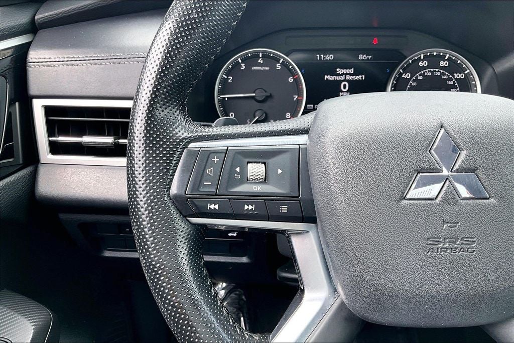 2024 Mitsubishi Outlander SE