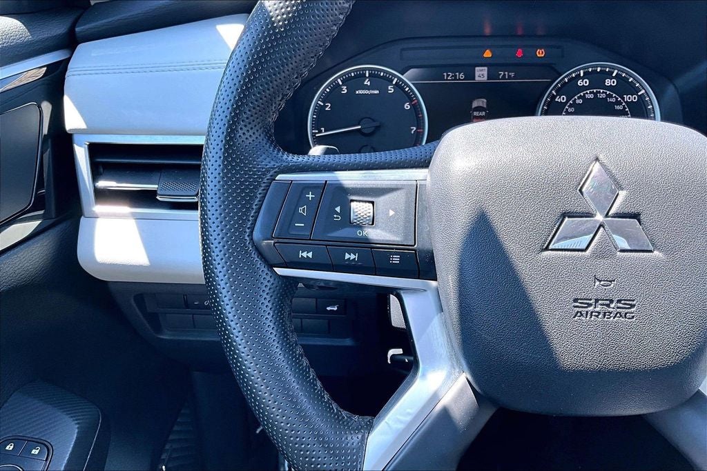 2025 Mitsubishi Outlander SE